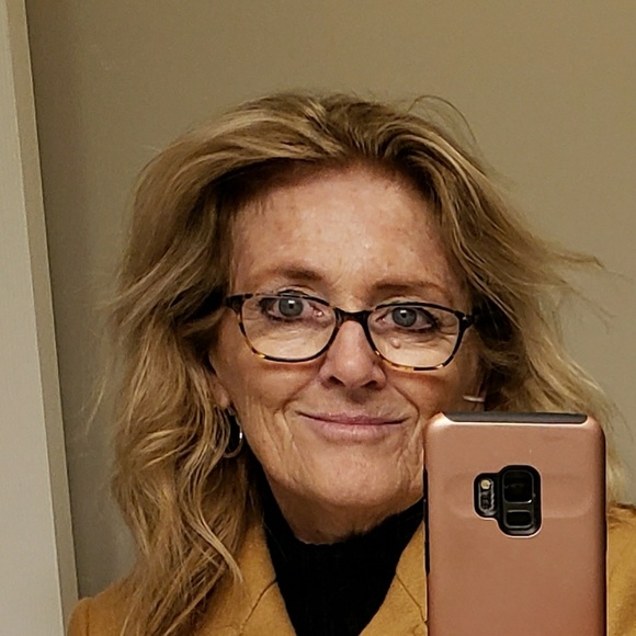 Meet your Posher, Deb - Picture 1 of 1